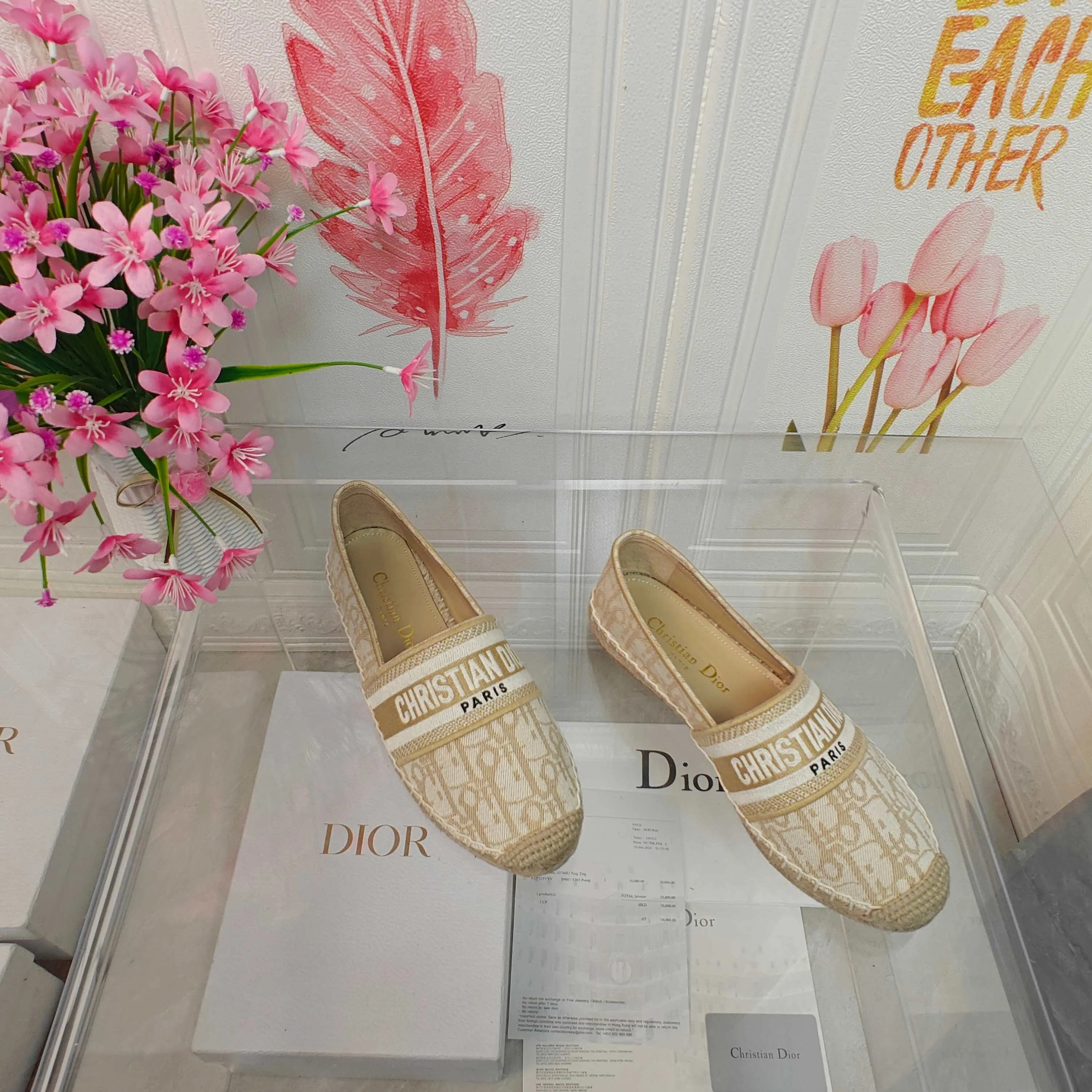 👟👟Ex-factory price 440👟👟 Top quality Dior Granville espadrille embroidery Upper: embroidered with "CHRISTIANDIOR" Craftsmanship: Purely hand-sewn hemp rope outsole Lining: Imported soft and breathable sheep lining with padded feet Code number: 35-40 (customized at 34.41.42) Outsole: Exclusive molded rubber outsole decorated with lucky star symbol